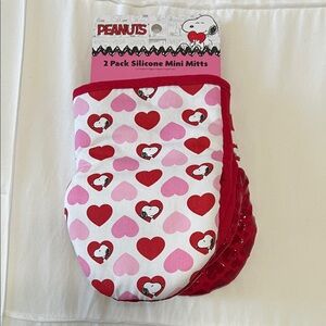 Snoopy Red and Pink Heart Silicone Mini Mitts NWT